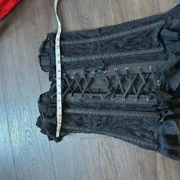 Black lace up corset top with ruffles and lace up back Size: M Vintage Y2K - Picture 2 of 6